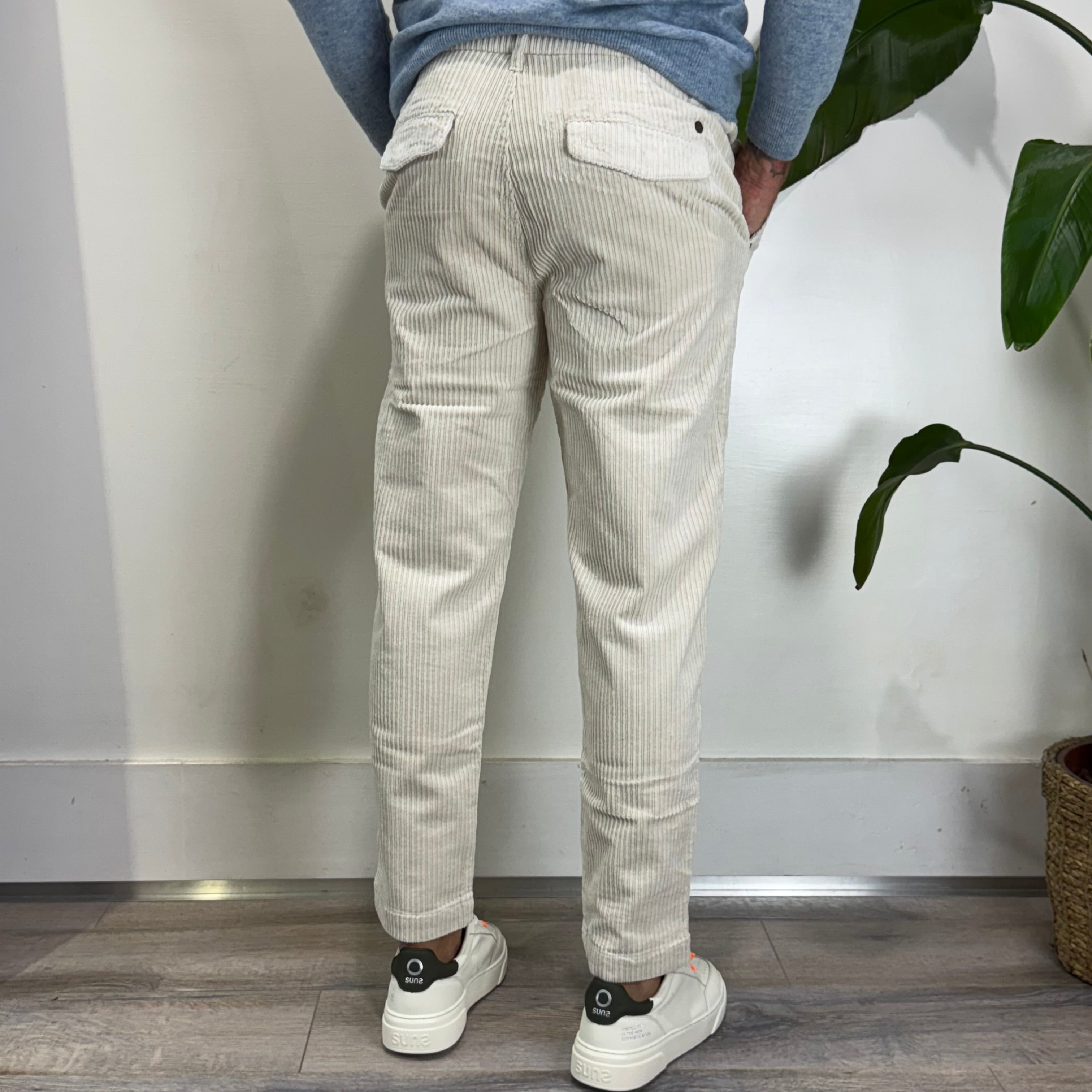 Chino Theo